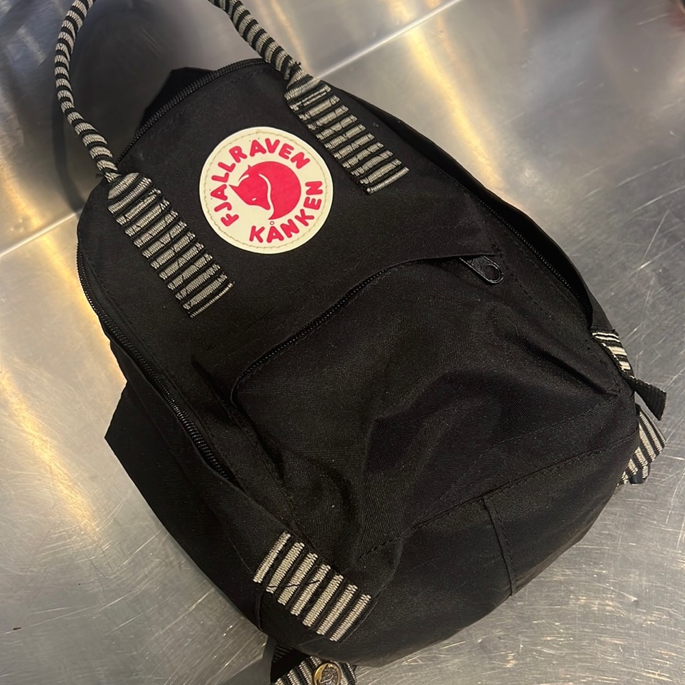 Black mini backpack Fjallraven Kanken